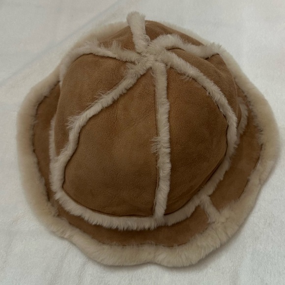 UGG Tan and Cream Classic Sheepskin Shearling Bucket Hat 51028 main image 11